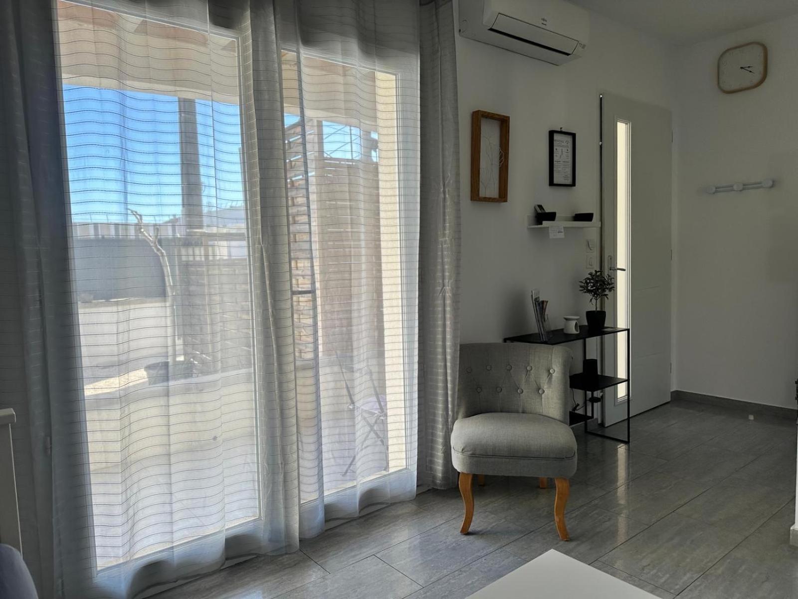 Appartement T2 Avec Terrasse Et Cour Кавайон Екстер'єр фото